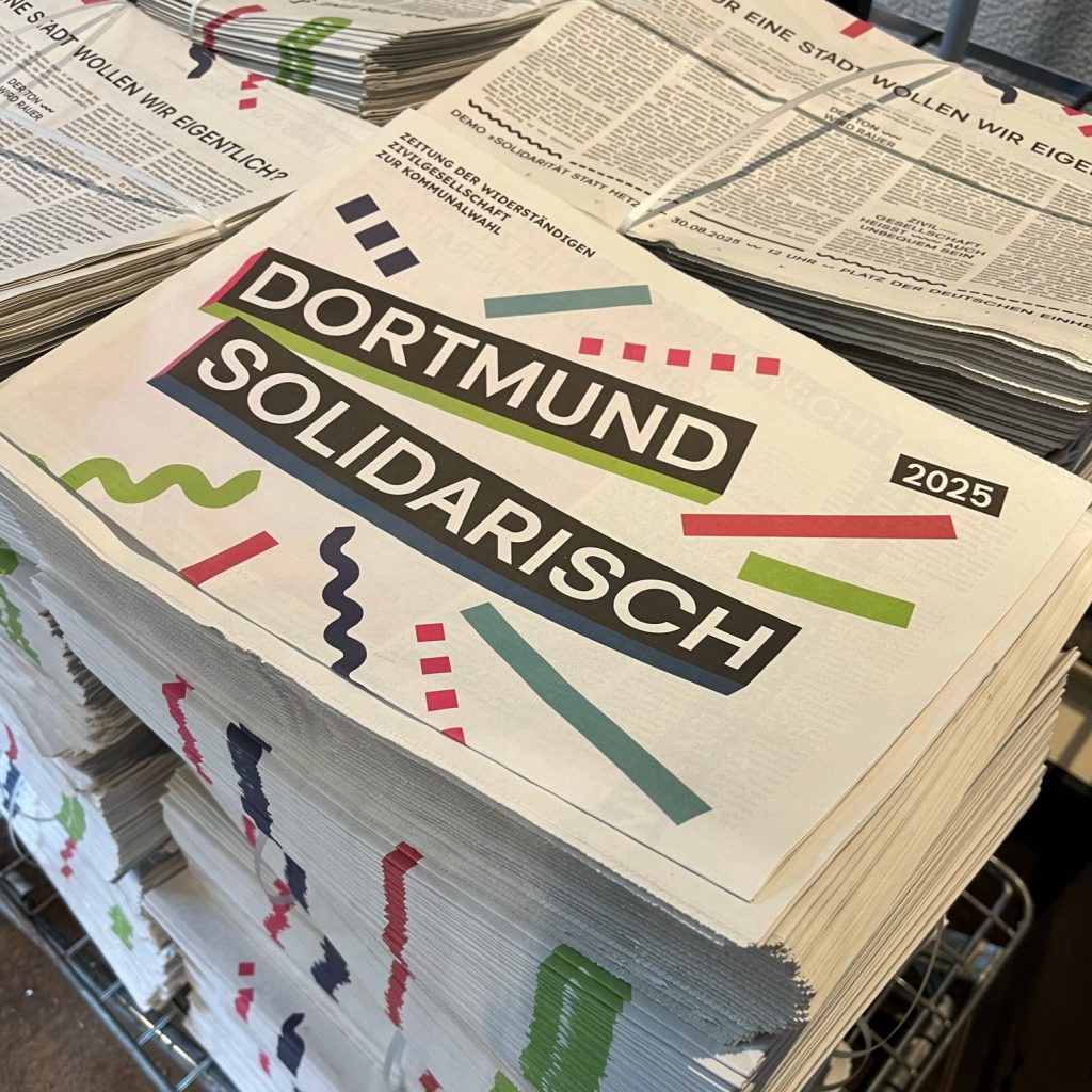 Bild von aufgestapelten Exemplaren der Zeitung "Dortmund Solidarisch"